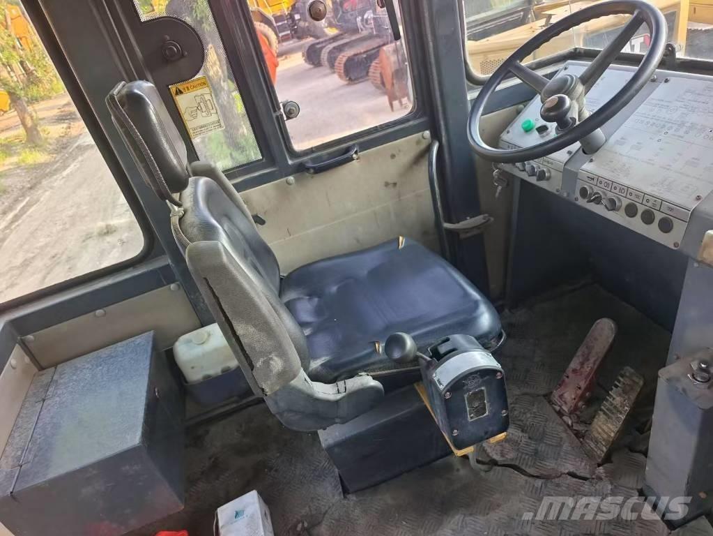 XCMG XP 263 Walce ogumione