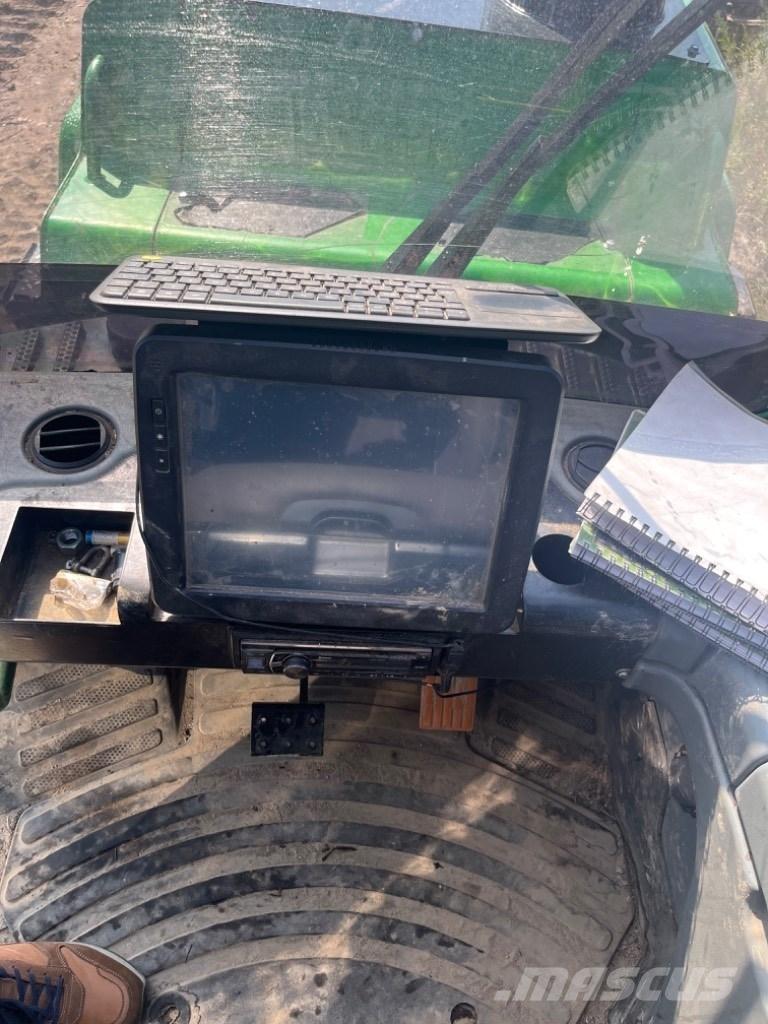John Deere 1910G Forwardery