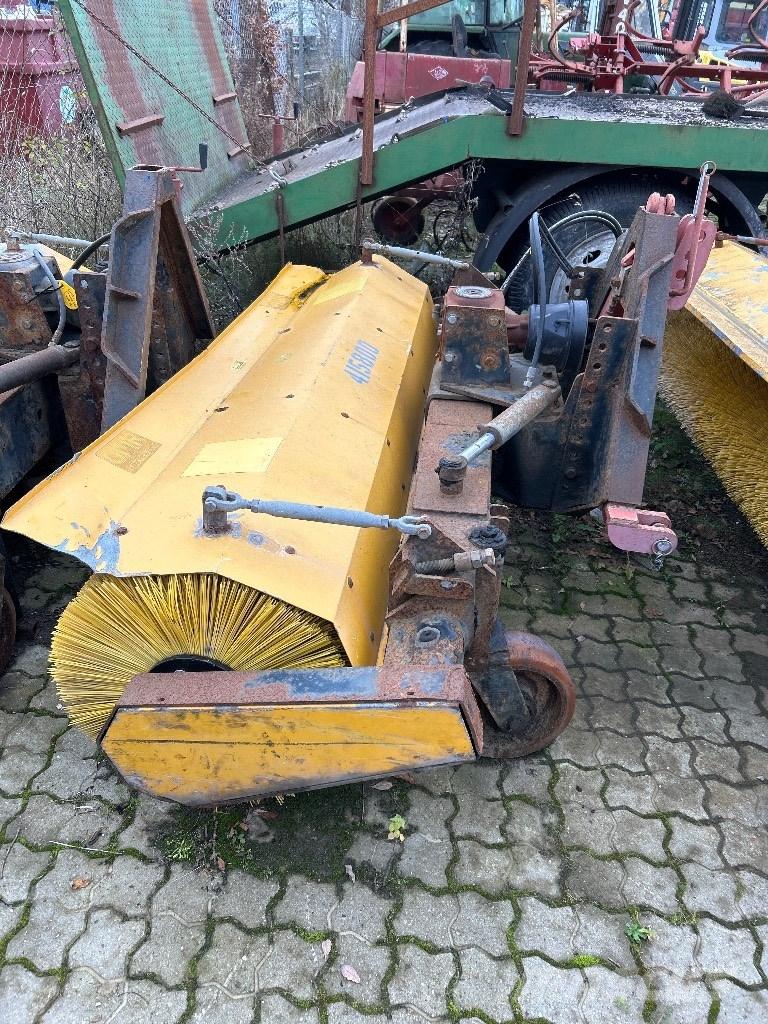 GMR FF2200 SPS Zamiatarki - Zgarniarki - Odśnieżarki