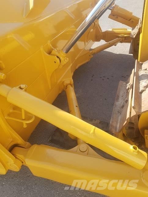 Komatsu D65EX-15 Spycharki gąsienicowe