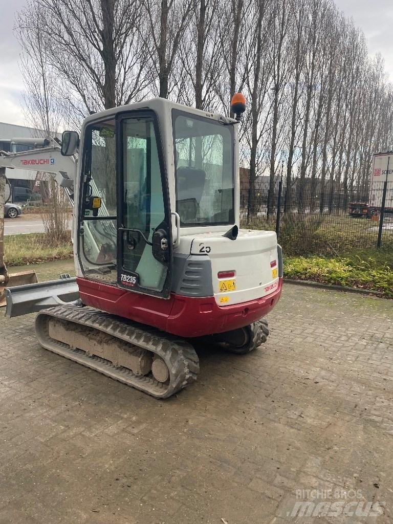 Takeuchi TB 235 Minikoparki