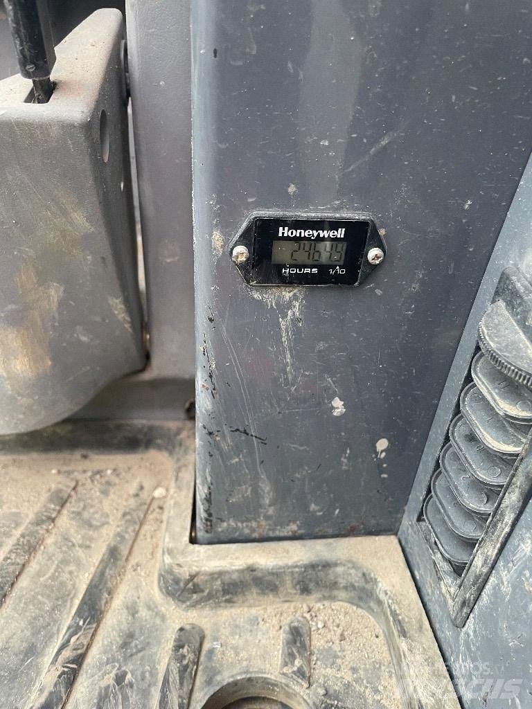 Takeuchi TB 235 Minikoparki