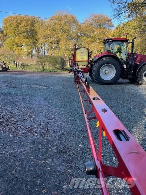 Hardi MASTER PLUS Zamontowane opryskiwacze