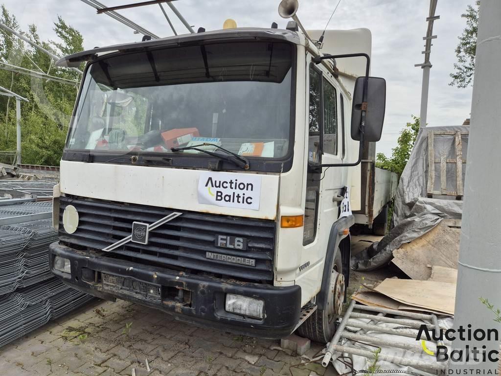 Volvo FL6 Ciężarówki typu Platforma / Skrzynia