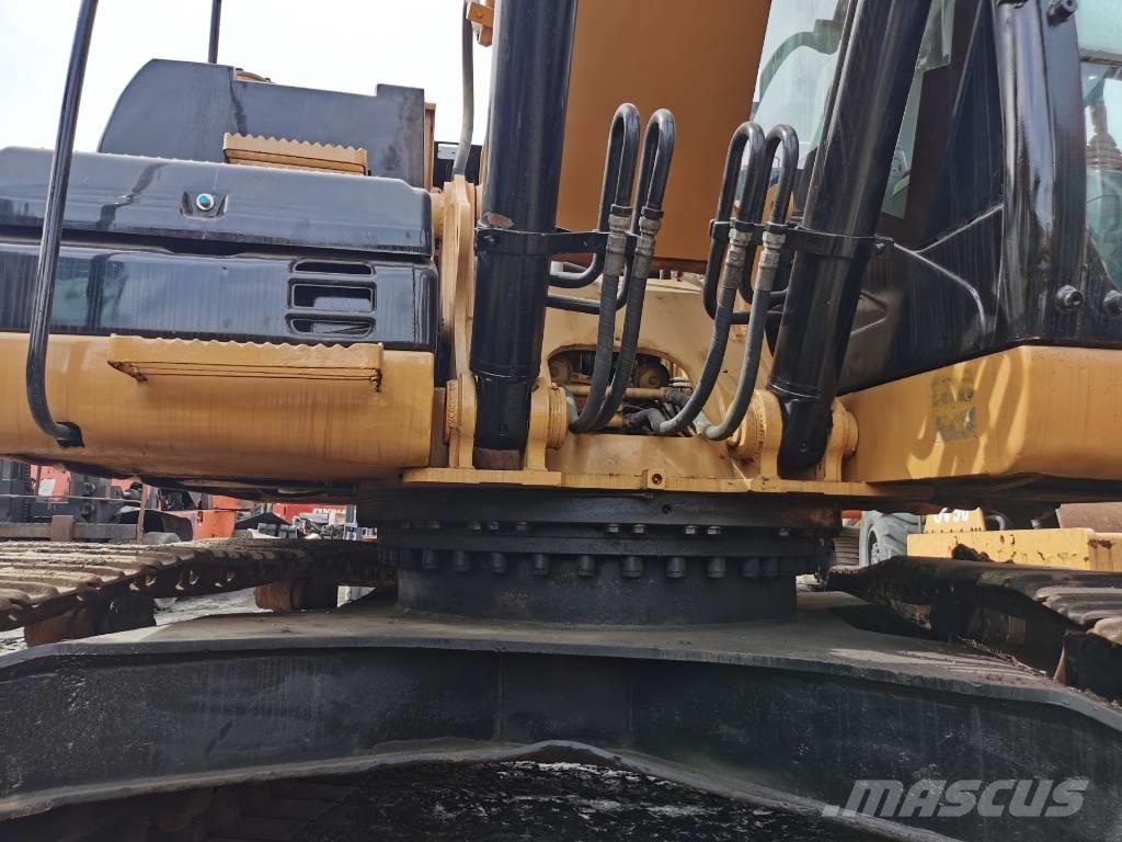 CAT 323D Koparki gąsienicowe