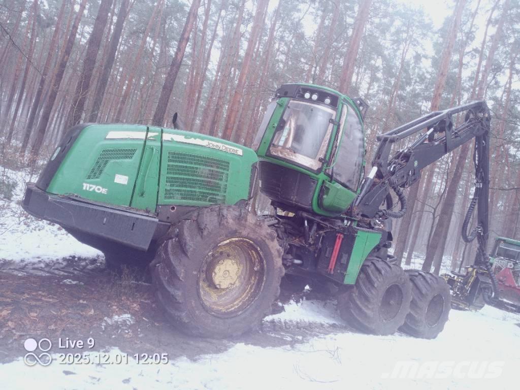 John Deere 1170 E Harwestery