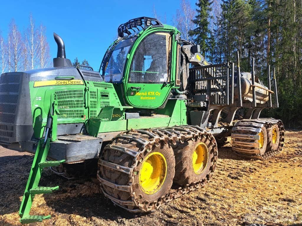John Deere 1210G Forwardery