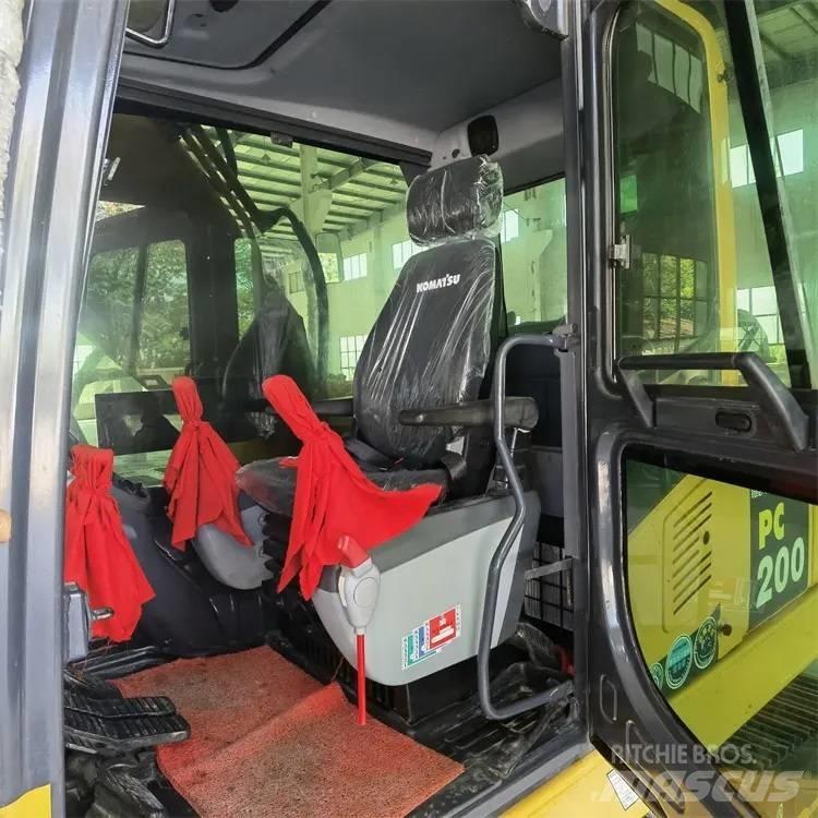 Komatsu PC200-8 Koparki gąsienicowe