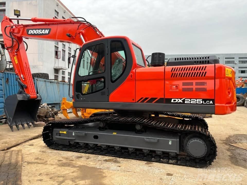 Doosan DX 225 LCA Koparki gąsienicowe