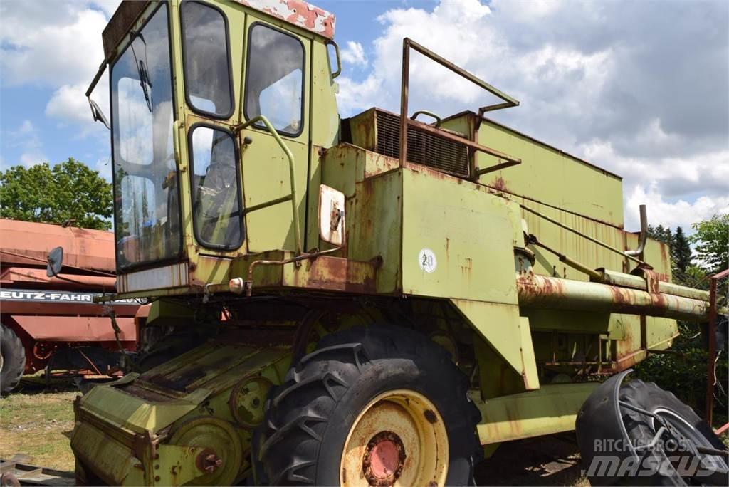 CLAAS Dominator 80 Kombajny zbożowe