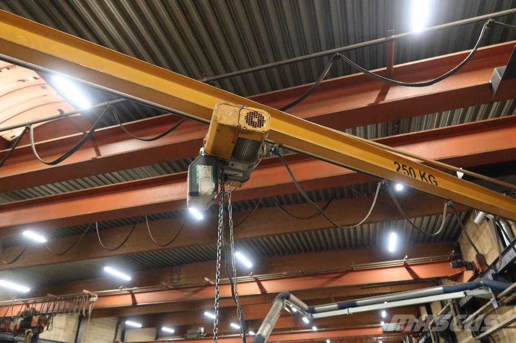  VÆGSVINGKRAN 250 KG Wciągarki, podnośniki i windy towarowe