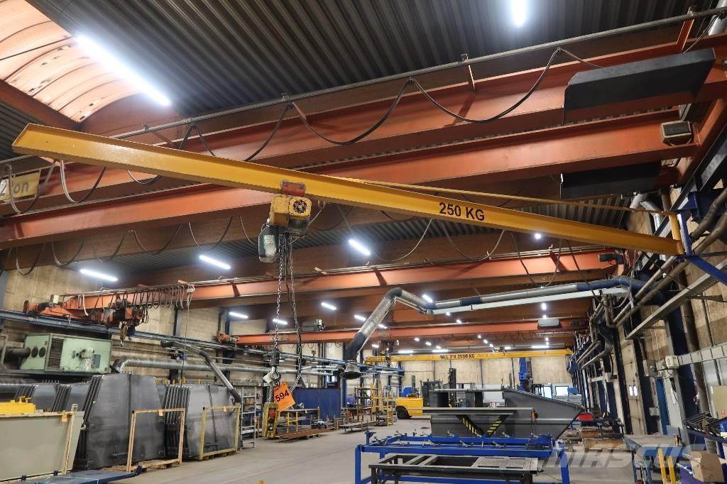  VÆGSVINGKRAN 250 KG Wciągarki, podnośniki i windy towarowe