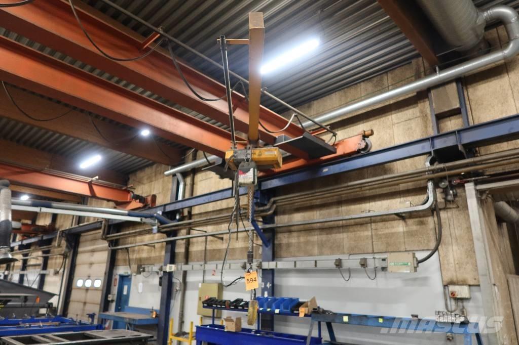  VÆGSVINGKRAN 250 KG Wciągarki, podnośniki i windy towarowe