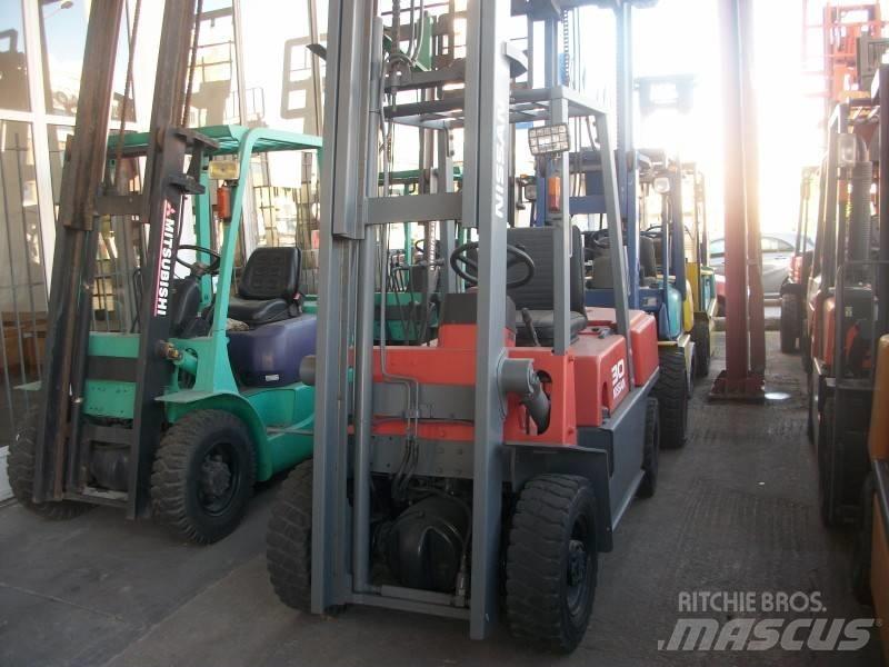 Nissan UGJ02M30 Wózki LPG