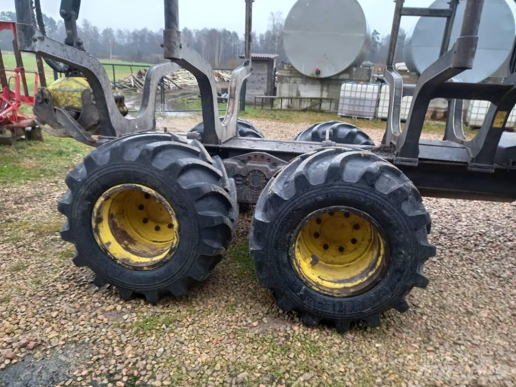 John Deere 810E Forwardery