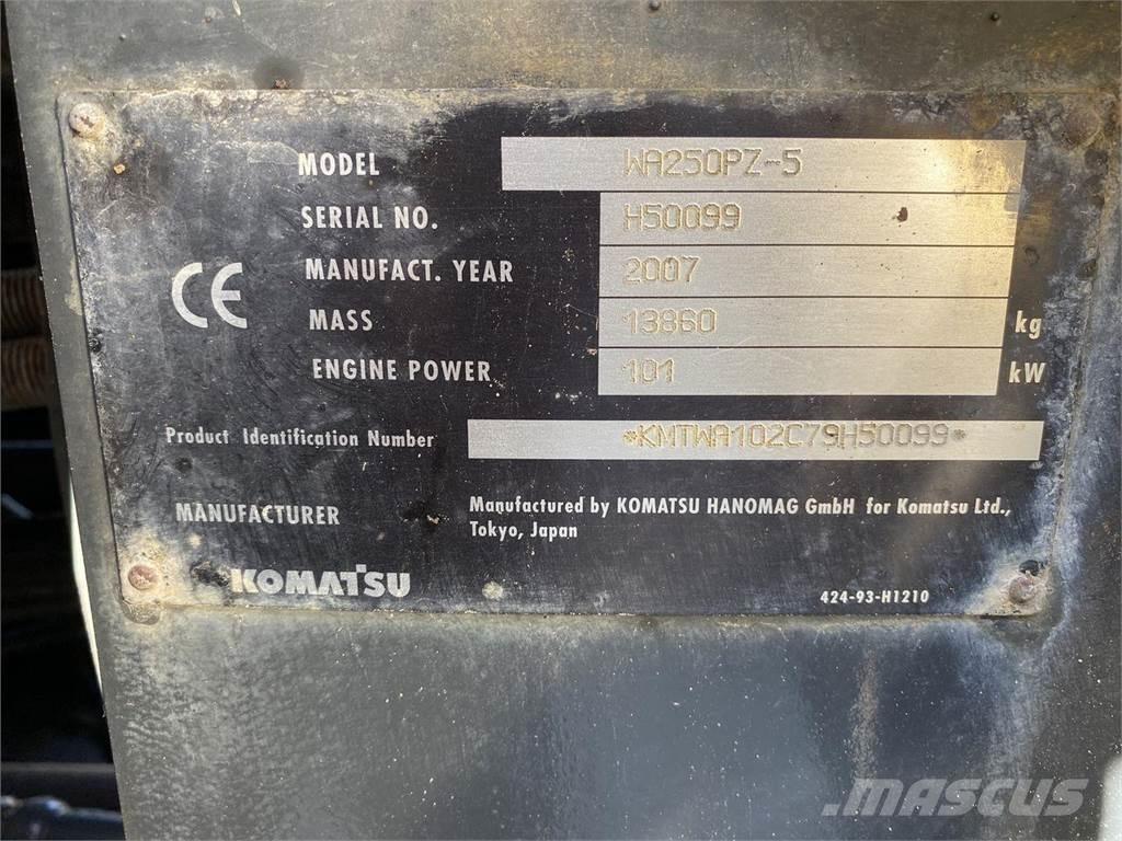 Komatsu WA250PZ-5 Ładowarki kołowe