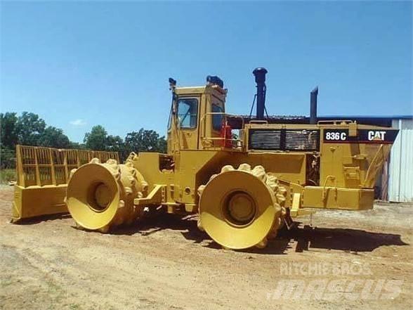 CAT 836C Kompaktory