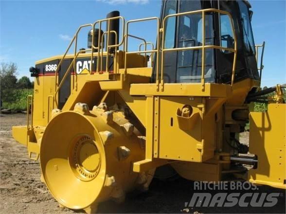 CAT 836G Kompaktory