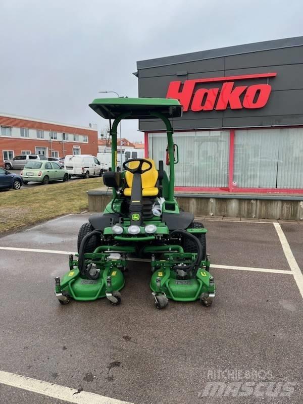 John Deere 7400A Kosiarki na pola golfowe i stadiony