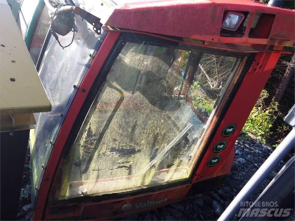 Valmet 941 Kabiny i wnętrze