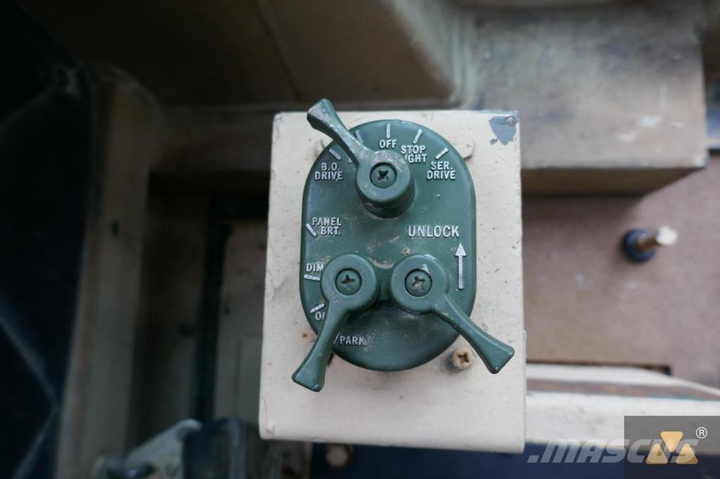 CAT 130G Ex-army Równiarki