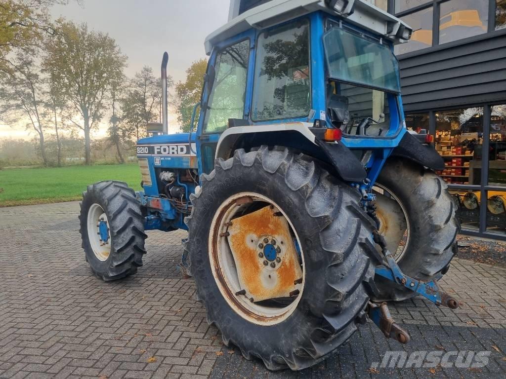 Ford 8210 Ciągniki rolnicze