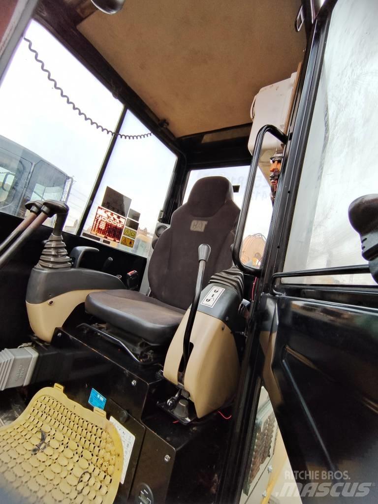 CAT 305.5E Minikoparki