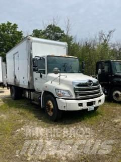 Hino 338 Samochody ciężarowe ze skrzynią zamkniętą