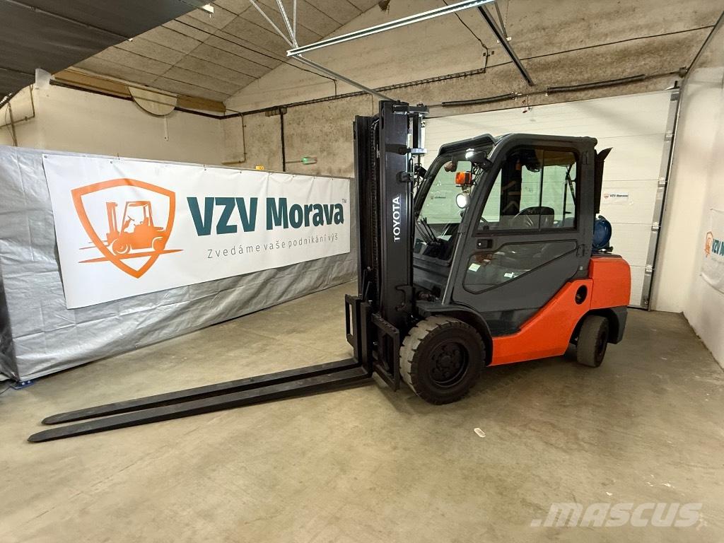 Toyota 02-8 FGJF 35 Wózki LPG