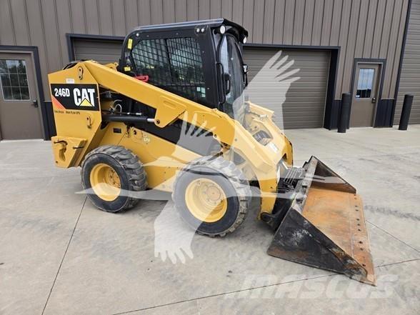 CAT 246D Ładowarki burtowe