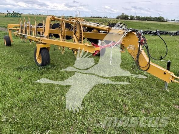 Vermeer VR1428 Zgrabiarki i przetrząsacze