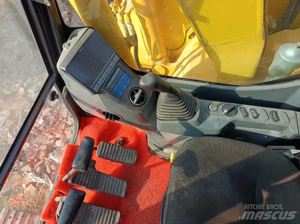 Komatsu PC138US Koparki gąsienicowe