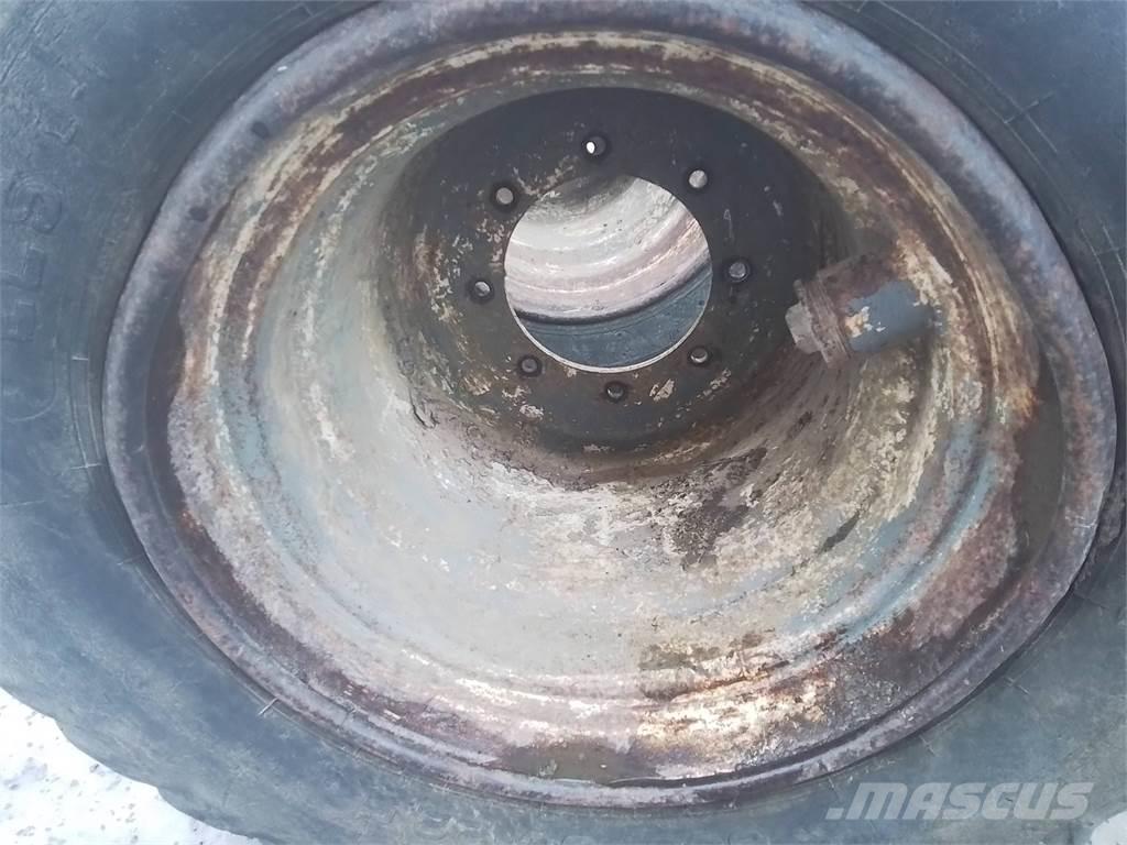 Valmet 828 20x22,5 Opony, koła i felgi