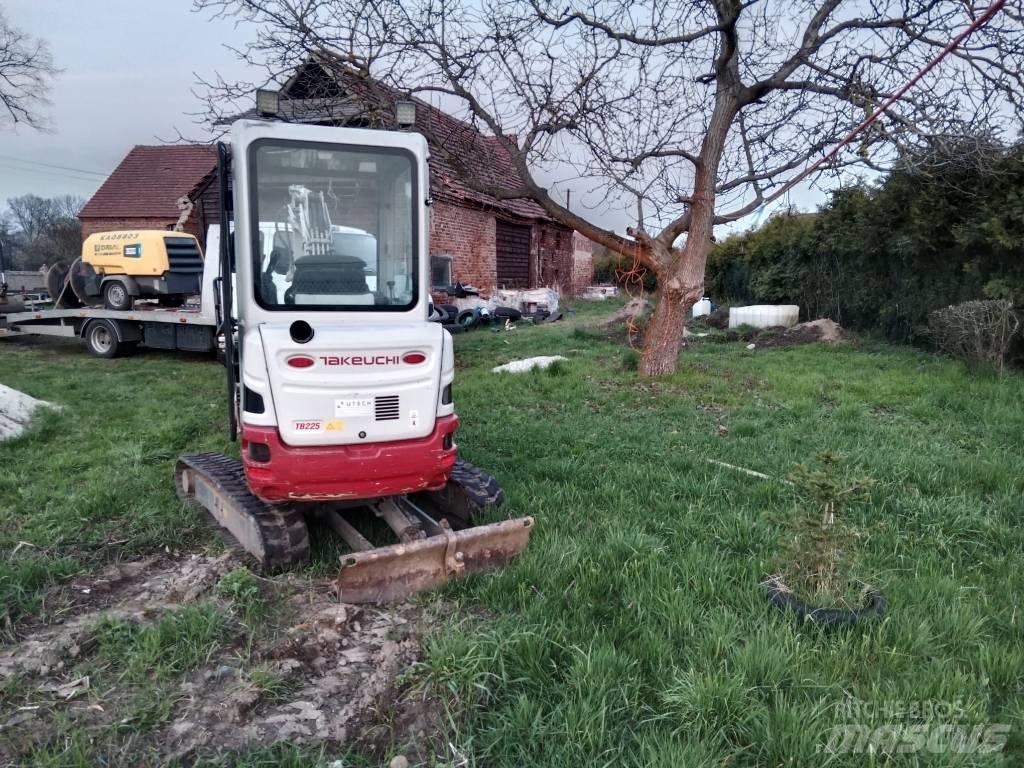 Takeuchi TB 225 Minikoparki