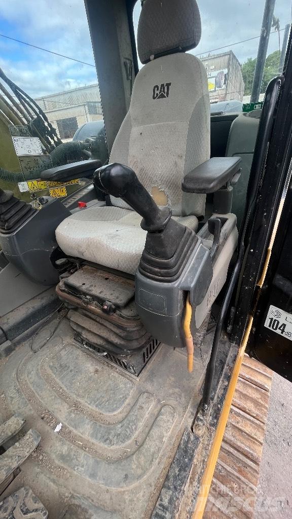 CAT 324 D L Koparki gąsienicowe
