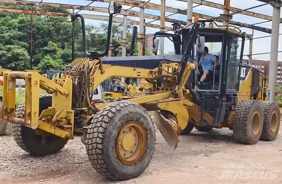 CAT 160 M Równiarki