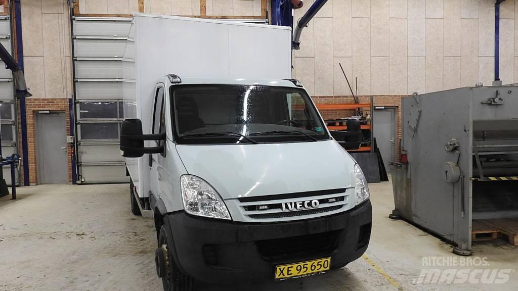Iveco 65C 18 Samochody ciężarowe ze skrzynią zamkniętą