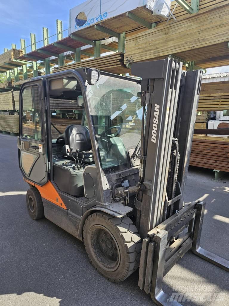 Daewoo Doosan D35C - 7 Wózki Diesla