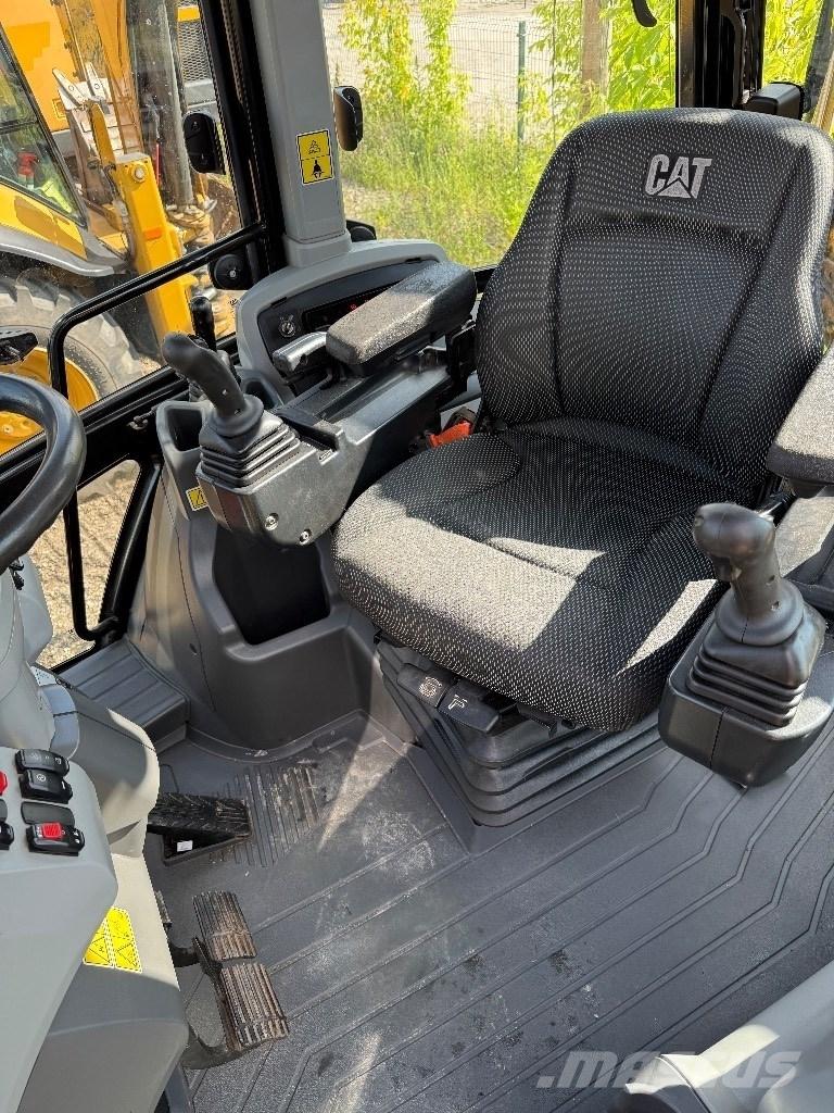 CAT 444 Koparko-ładowarki