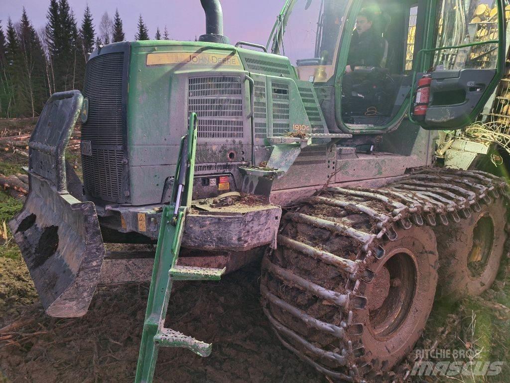 John Deere 1910 Forwardery
