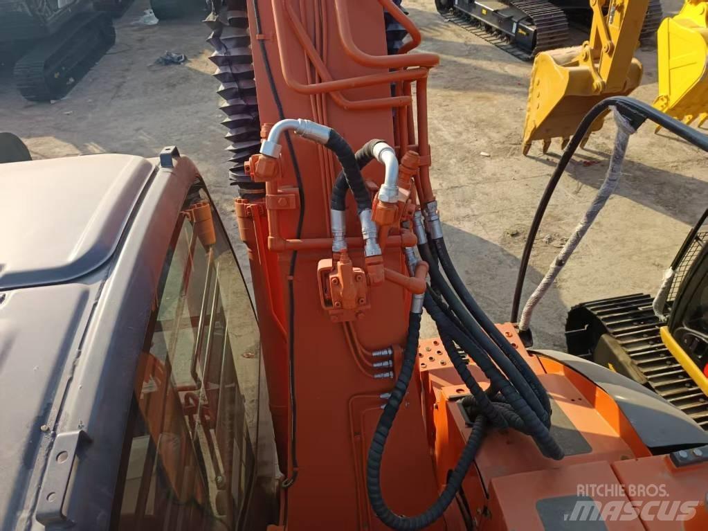 Hitachi ZX135 Koparki gąsienicowe