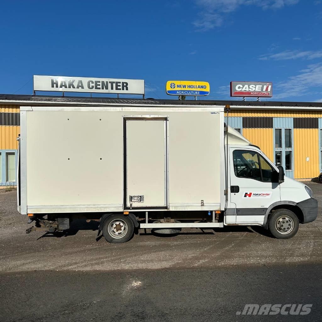 Iveco Daily 3.0 Samochody ciężarowe ze skrzynią zamkniętą