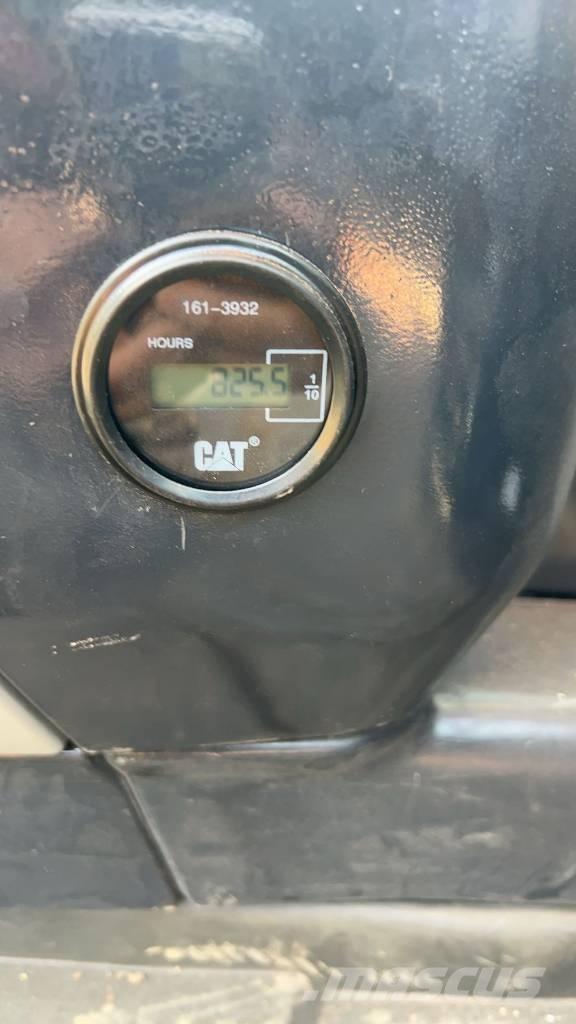 CAT 325 D Koparki gąsienicowe