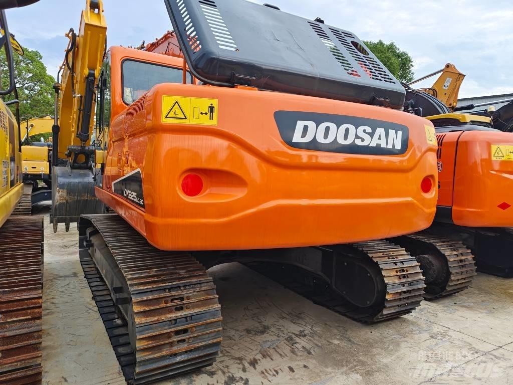 Doosan 225 LC Koparki gąsienicowe