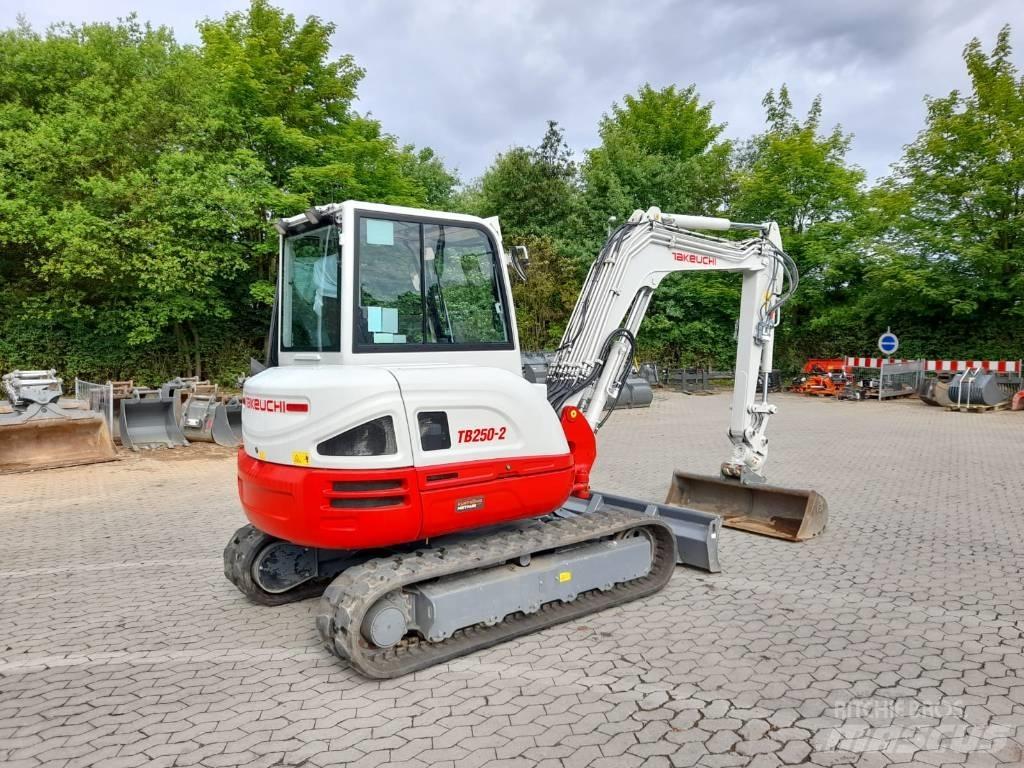 Takeuchi TB 250-2 Minikoparki