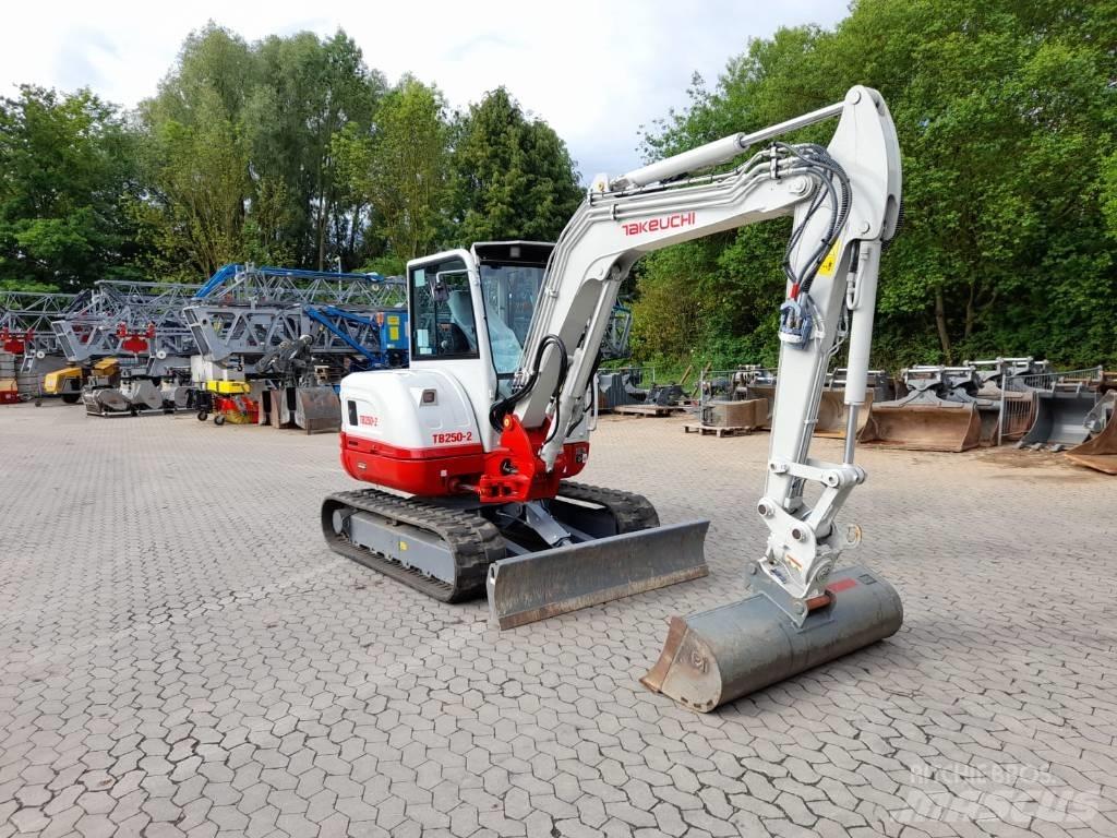 Takeuchi TB 250-2 Minikoparki