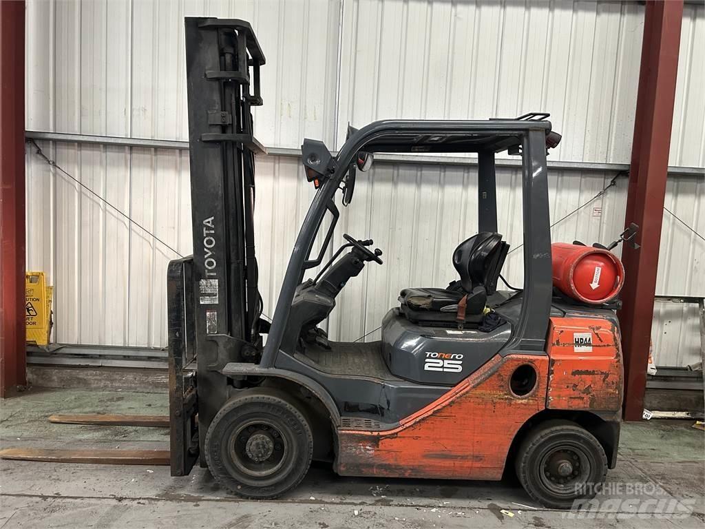 Toyota 02-8FGF25 Wózki LPG