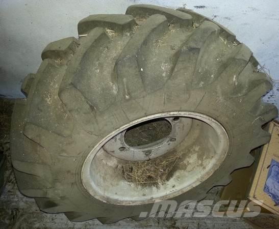  Pneu 10-15.3 Opony, koła i felgi