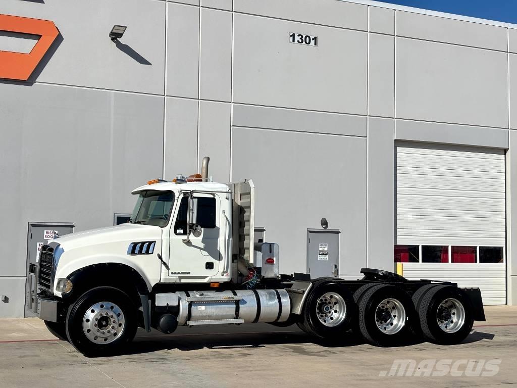 Mack GU713 Ciągniki siodłowe