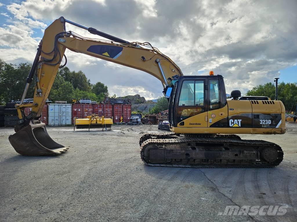 CAT 323 Koparki gąsienicowe